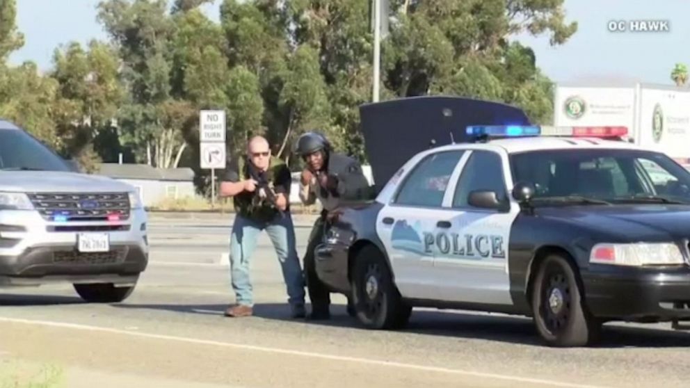 PHOTO: CHP officer and suspect killed, 2 officers wounded in gun battle on the highway in Riverside, Calif.