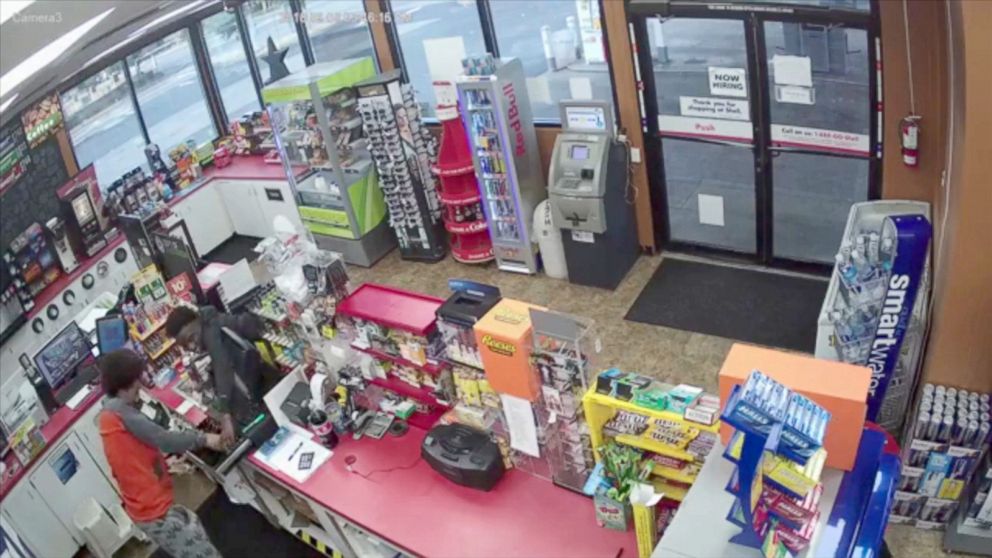 2 teens seen ignoring store clerk who collapses in front of them ...