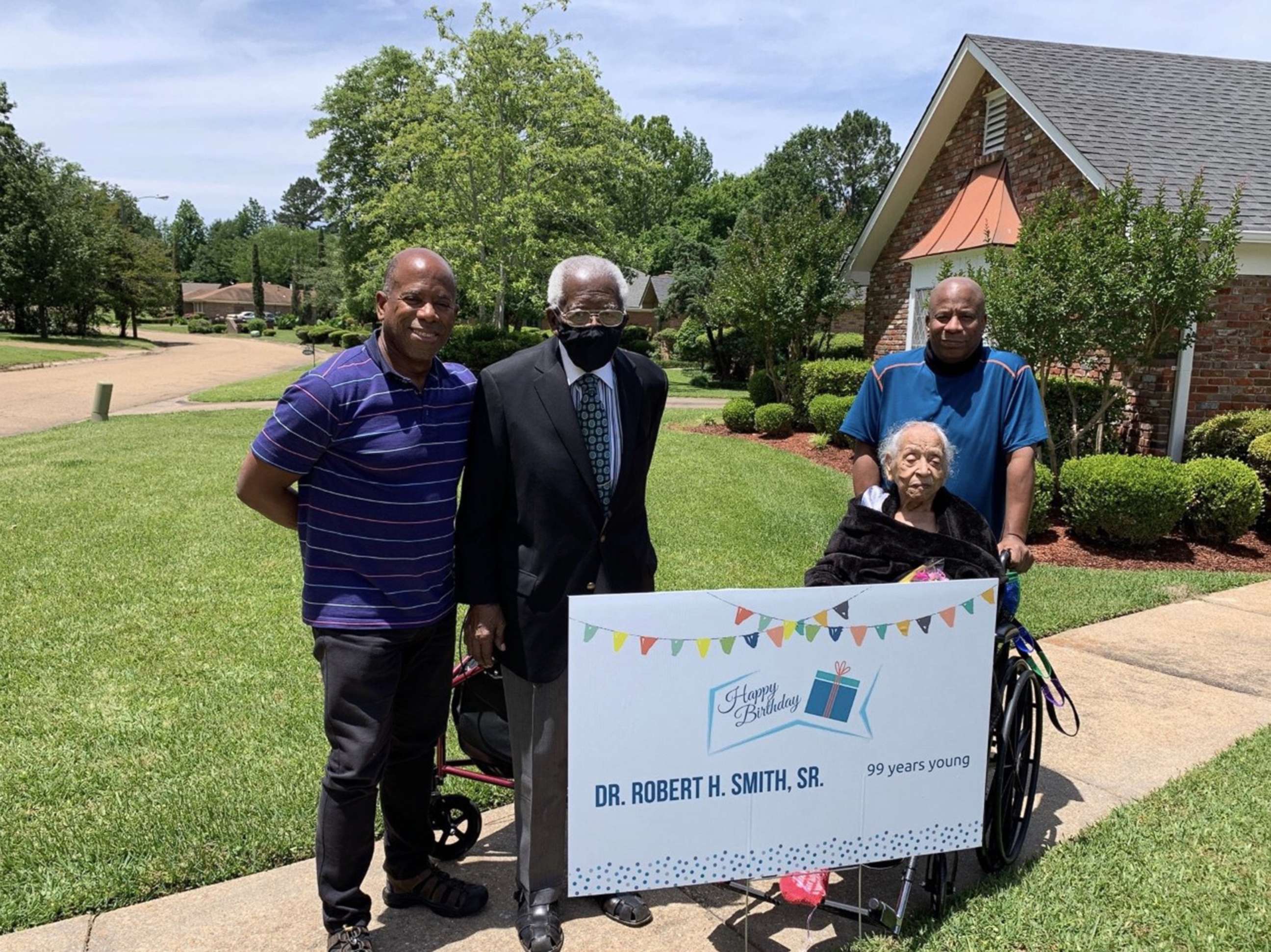 PHOTO: Dr. Robert H. Smith Sr., 99, of Jackson, Miss., smiles alongside his wife, Grayce, and three children, Robert Jr., Rodney, and Rhonda.