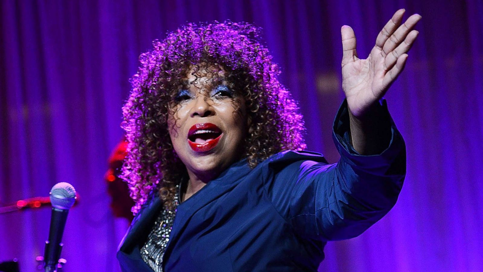 PHOTO: Roberta Flack performs at 2012 Women For Women International Gala at Lincoln Center, Nov. 8, 2012, in New York City.