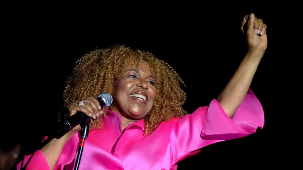 PHOTO: Roberta Flack performs at Hammersmith Apollo in London, on July 18, 2006.