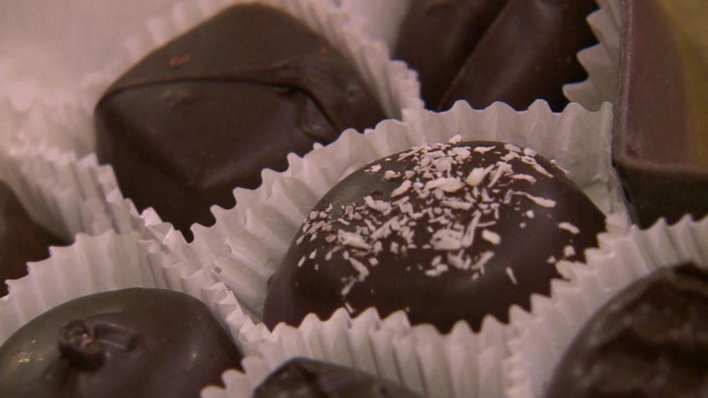 PHOTO: Ron Kramer has been refilling the same candy box with dark chocolates for his wife, Donna, since 1979. 