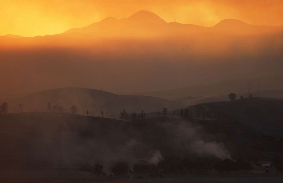 PHOTO: The sun sets as the Route Fire burns, Aug. 31, 2022, near Castaic, Calif. 