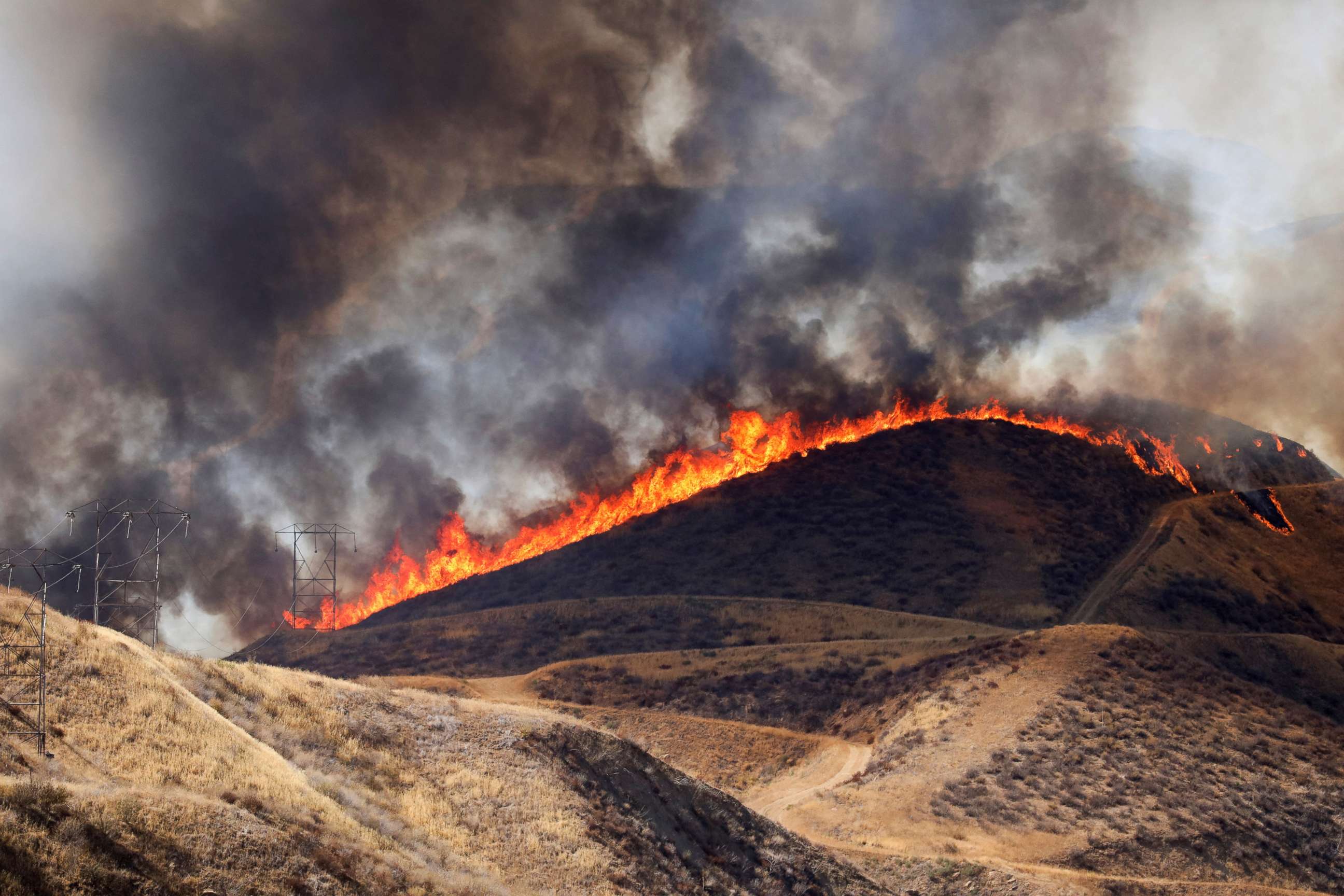 PHOTO: The Route Fire burns near Castaic, Calif., Aug. 31, 2022.
