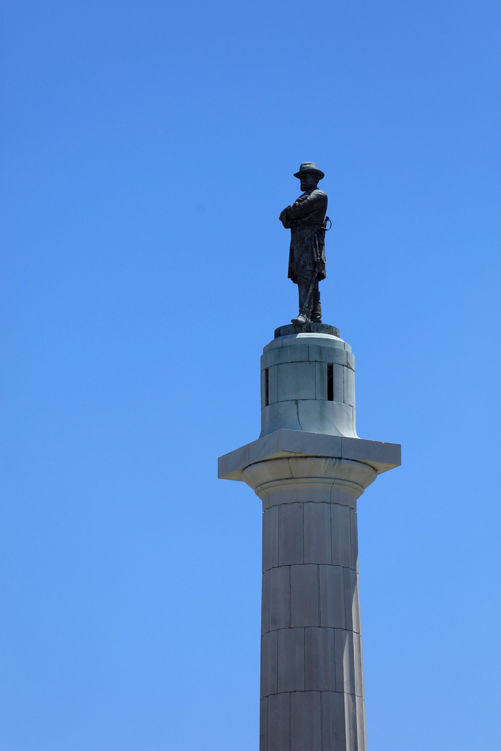 PHOTO: The Robert E. Lee Monument, located in Lee Circle in New Orleans, April 24, 2017.