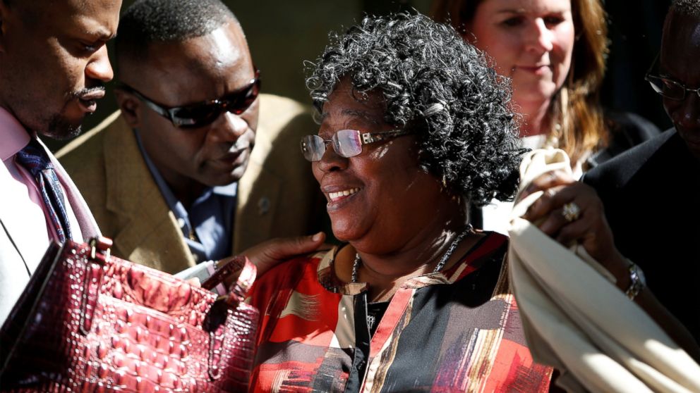 PHOTO: Judy Scott (C), mother of Walter Scott, is supported by family and lawyers during a news conference after former North Charleston police officer Michael Slager's guilty plea to federal civil rights charges in Charleston, S.C., May 2, 2017. 