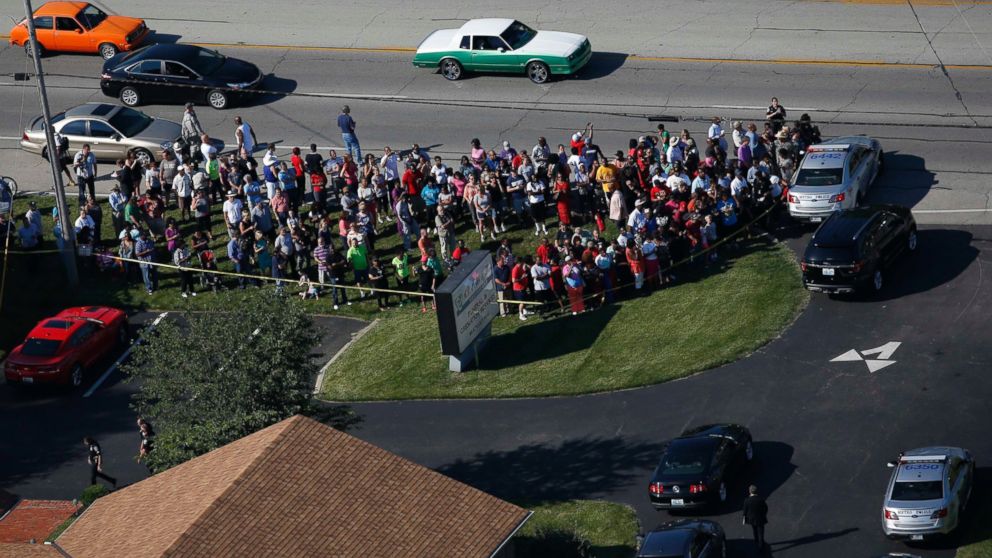 PHOTO: A crowd gathers outside the A.D. Porter and Sons Funeral Home for the procession to begin for three-time heavyweight boxing champion Muhammad Ali in Louisville, Kentucky, June 10, 2016.