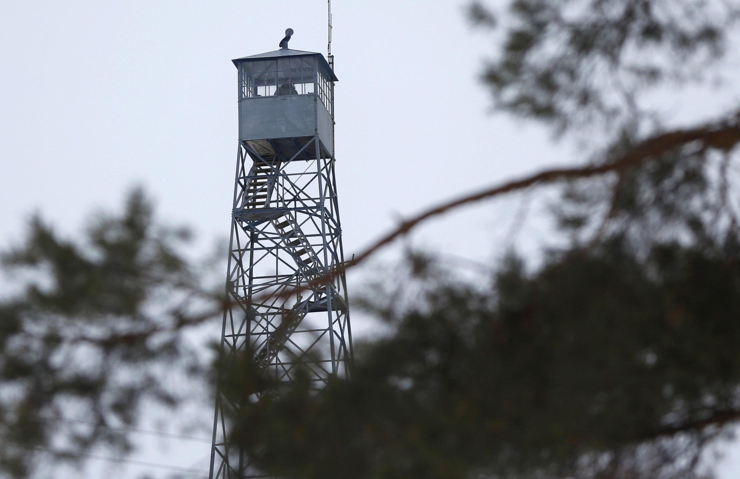 PHOTO: A watch tower is manned at the Malheur National Wildlife Refuge near Burns, Oregon, Jan. 3, 2016.