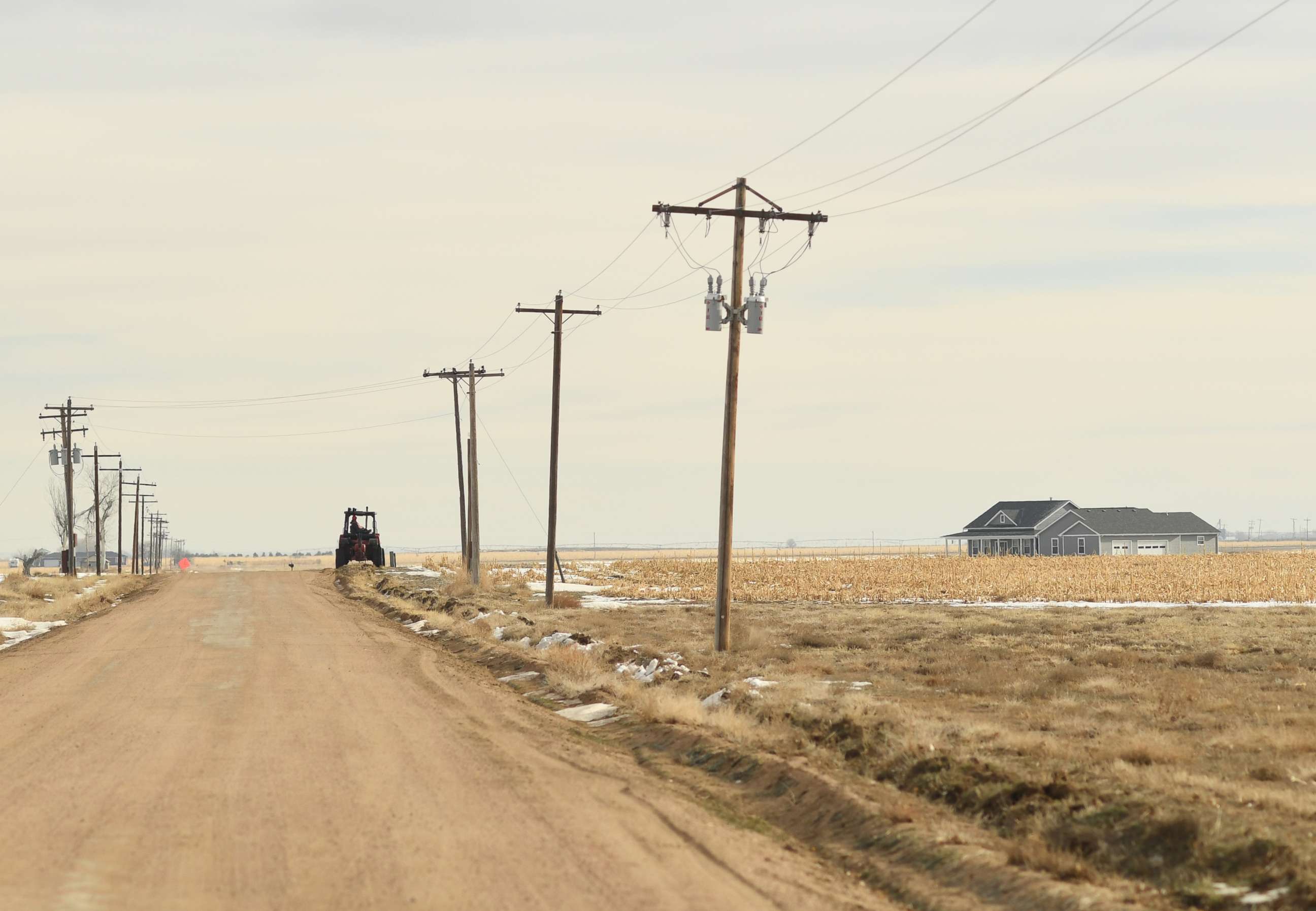 PHOTO: An internet utility worker digs a line to lay in fiber optic cable, for high speed internet, on Dec. 19, 2019, in Wiggins, Colo.