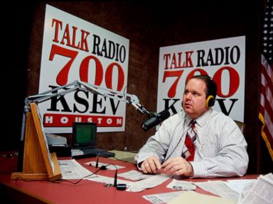 Streak Limbaugh, fokus konservatif kontroversial pada level ke host, telah mati thumbnail