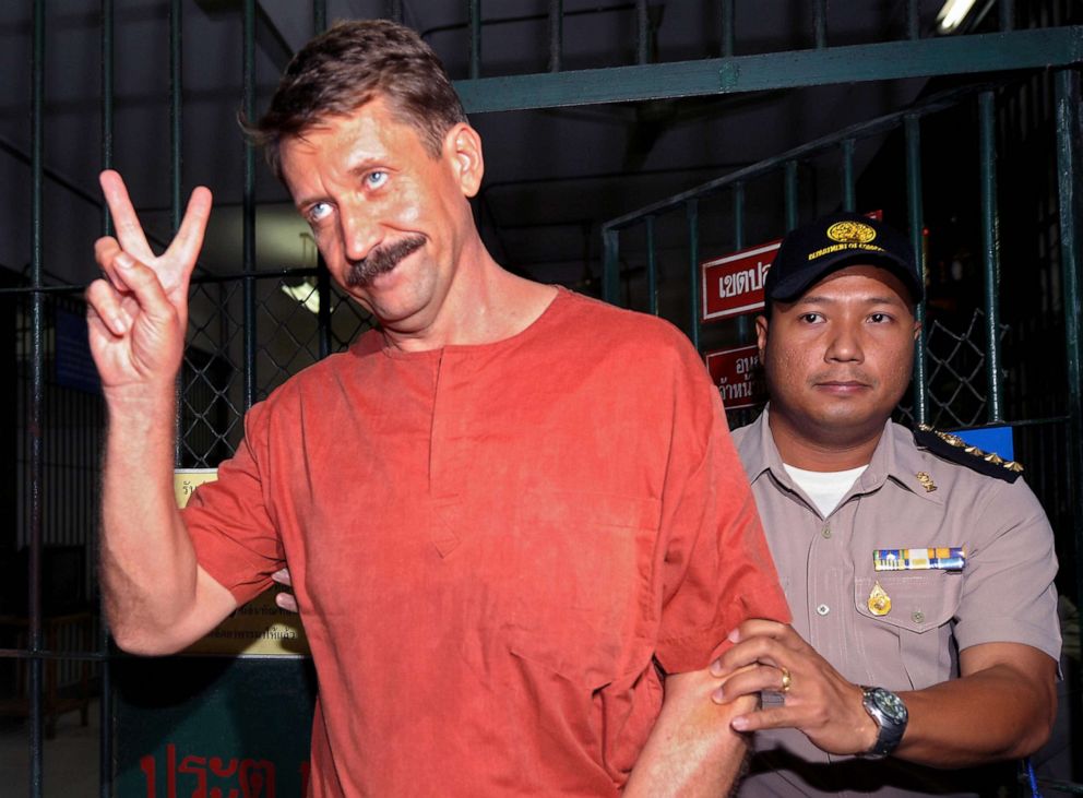 PHOTO: Russian alleged arms dealer Viktor Bout shows a victory sign after his verdict at the Criminal Court in Bangkok on August 11, 2009.