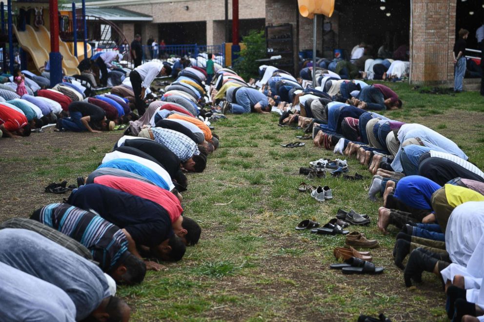 PHOTO: Worshippers pray in Stafford, Texas, during the funeral service of Santa Fe High School shooting victim Sabika Sheikh, 17, on May, 20, 2018.