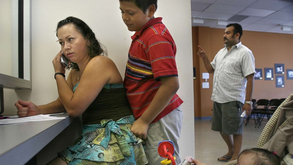 PHOTO: Selma Galindo, with her children Edgar Galindo, and daughter seven-month-old Gabriella Umanzor, apply for TPS, a permit that allows beneficiaries to work and live here legally, at the El Salvador Consulate in Woodbridge, Va., Aug. 24, 2006.