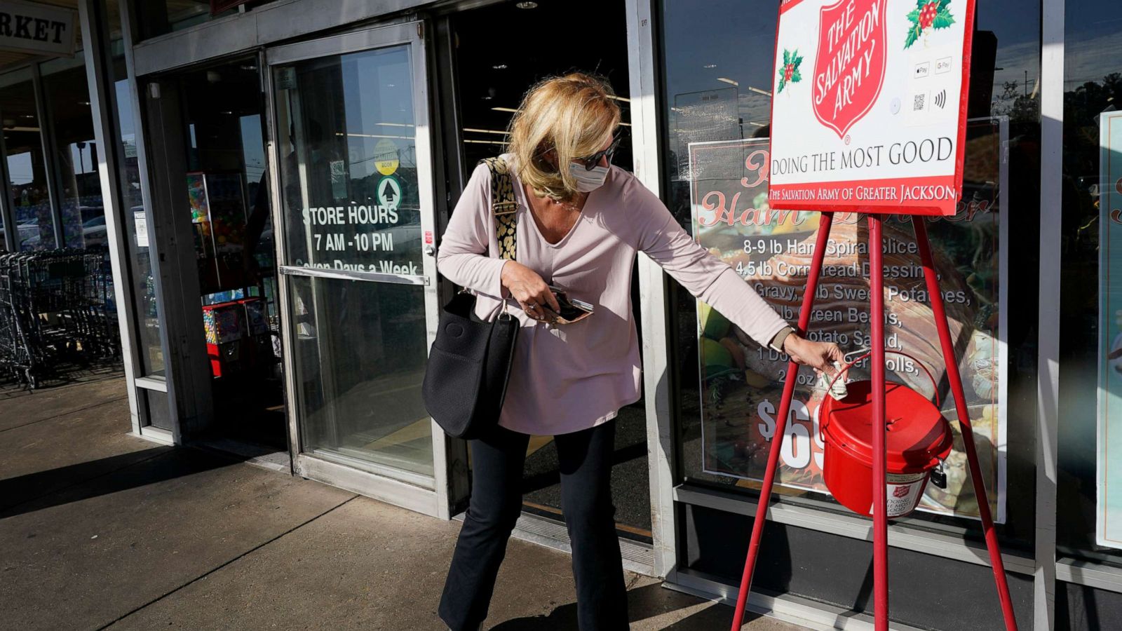 How the Salvation Army and other charities are dealing with unprecedented  need this holiday season - ABC News