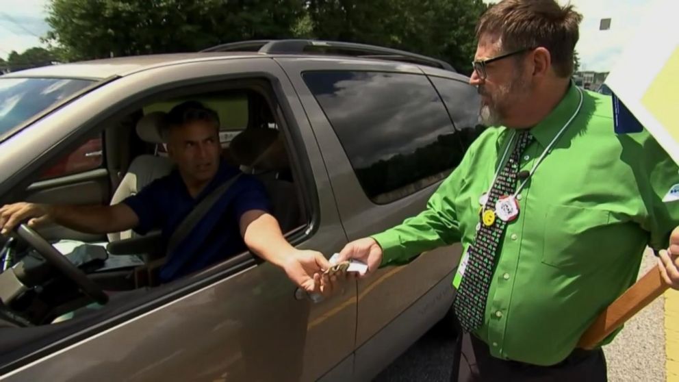 PHOTO: Sam Worley, 50, in the last two months have been holding sing looking for people on the street to give him kidney Aug. 2018.