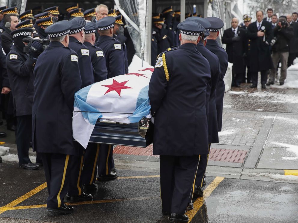 PHOTO: The casket of slain Chicago Police Officer Samuel Jimenez is carried by fellow officers to the Chapel of St Joseph at Shrine of Our Lady of Guadalupe on Nov. 26, 2018 in Des Plaines, Ill.
