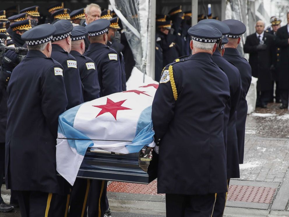PHOTO: The casket of slain Chicago Police Officer Samuel Jimenez is carried by fellow officers to the Chapel of St Joseph at Shrine of Our Lady of Guadalupe on Nov. 26, 2018 in Des Plaines, Ill.