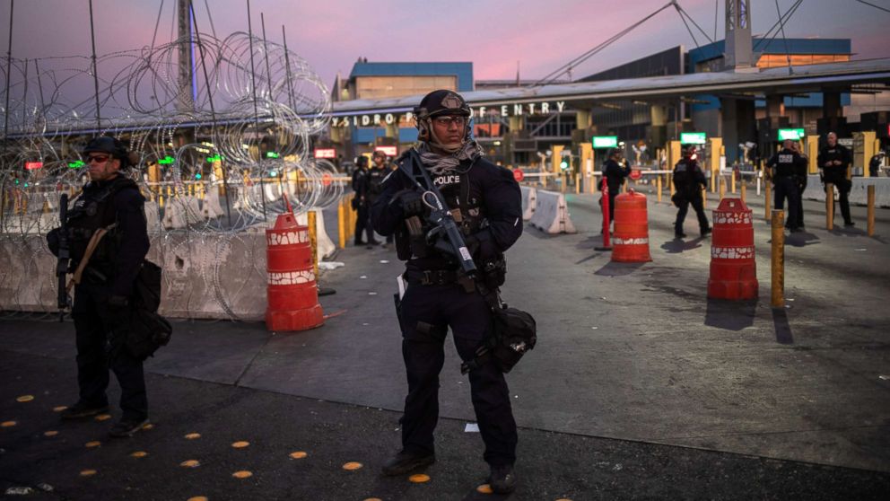 border ysidro san migrant stop patrol rush