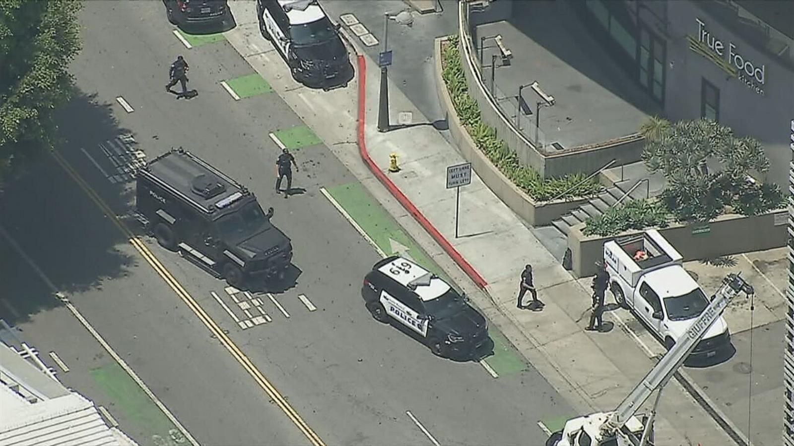 Santa Monica shooting injures officer, person in custody following manhunt: Police