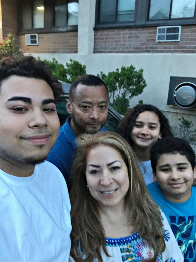 PHOTO: Nelson Rosales Santos with his  wife and children. 