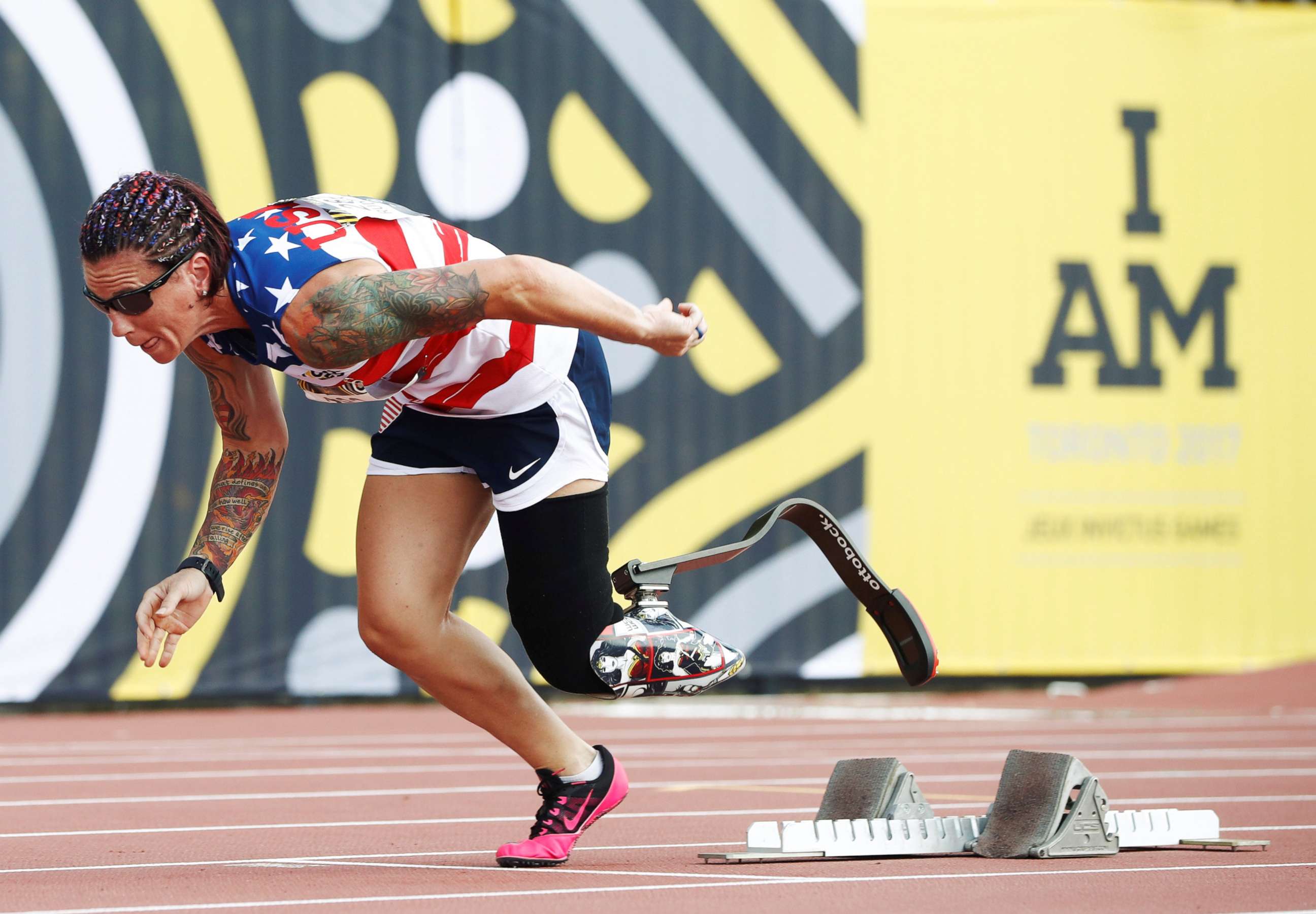 PHOTO: Sarah Rudder of the U.S. comes off the start blocks to win gold in the women's IT1/IT2/IT3 200m final during the athletics at the Invictus Games in Toronto, Sept. 24, 2017.