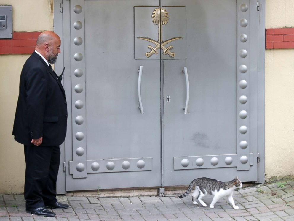 PHOTO: A security guard stands in front of the Saudi consulate in Istanbul on October 15, 2018.