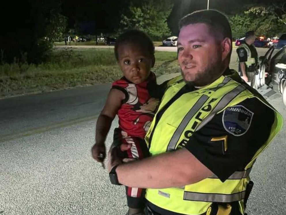 PHOTO: Savannah Police highway patrol officers gave a woman new car seats for her children.