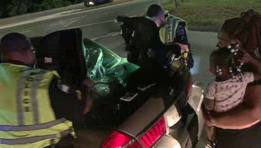 PHOTO: Savannah Police highway patrol officers gave a woman new car seats for her children.