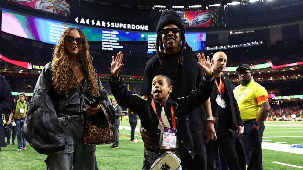 PHOTO: NFL: Recording artist Jay-Z with children Blue Ivy Carter and Rumi Carter before Super Bowl LIX between the Philadelphia Eagles and the Kansas City Chiefs in New Orleans, Feb. 9, 2025.