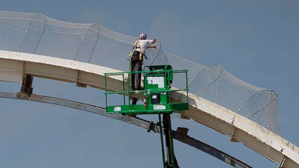 PHOTO: A worker takes down netting from the Verruckt waterslide on Aug. 9, 2016, at the Schlitterbahn Waterpark in Kansas City, Kan.