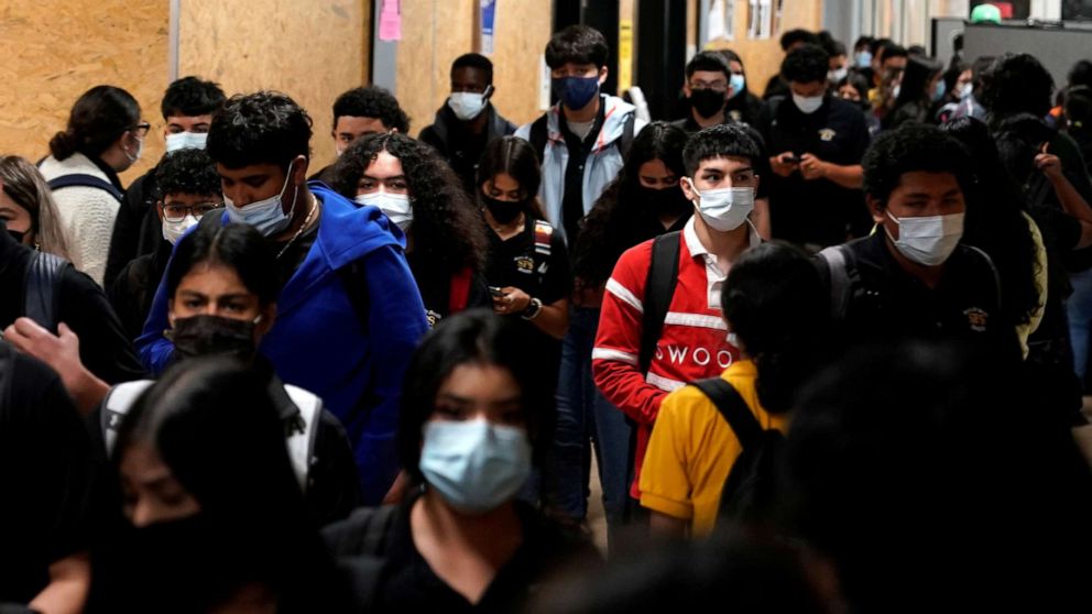 PHOTO: Students wear masks while walking to class to prevent the spread of the COVID-19 at Santa Fe South High School in Oklahoma City, Sept. 1, 2021. 