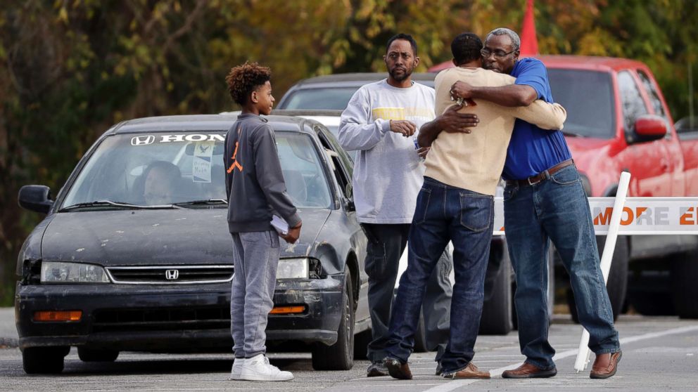 PHOTO: People hug as cars line up to pick up students at Woodmore Elementary School on Nov. 22, 2016, in Chattanooga, Tenn.