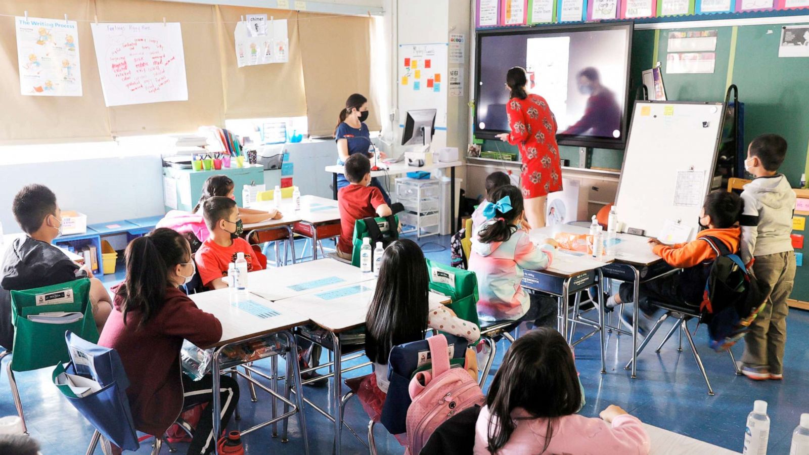 PHOTO: Students are instructed in a classroom in a New York, Sept. 27, 2021.