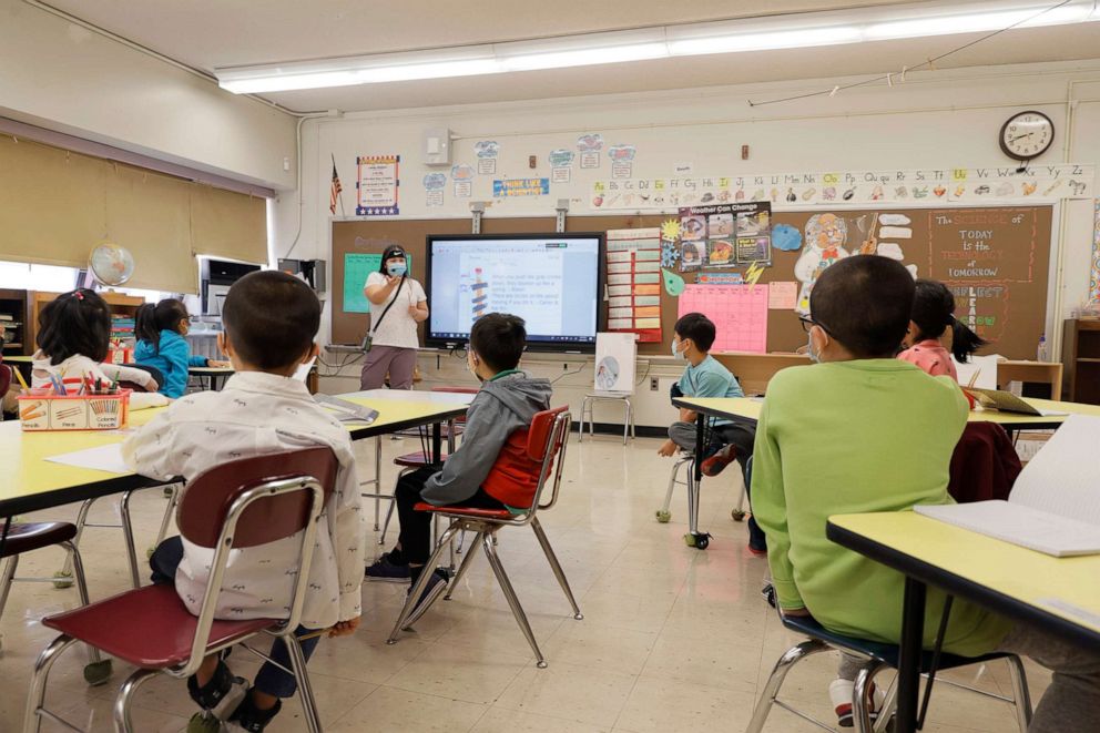 PHOTO: Masked students are instructed in their classroom in New York  Sept. 27, 2021.
