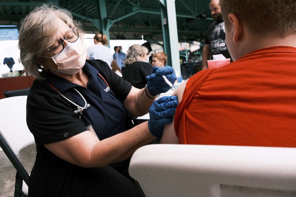 PHOTO: A nurse administers the Covid-19 vaccine to a teen in Springfield, Mo.,  Aug 05, 2021.