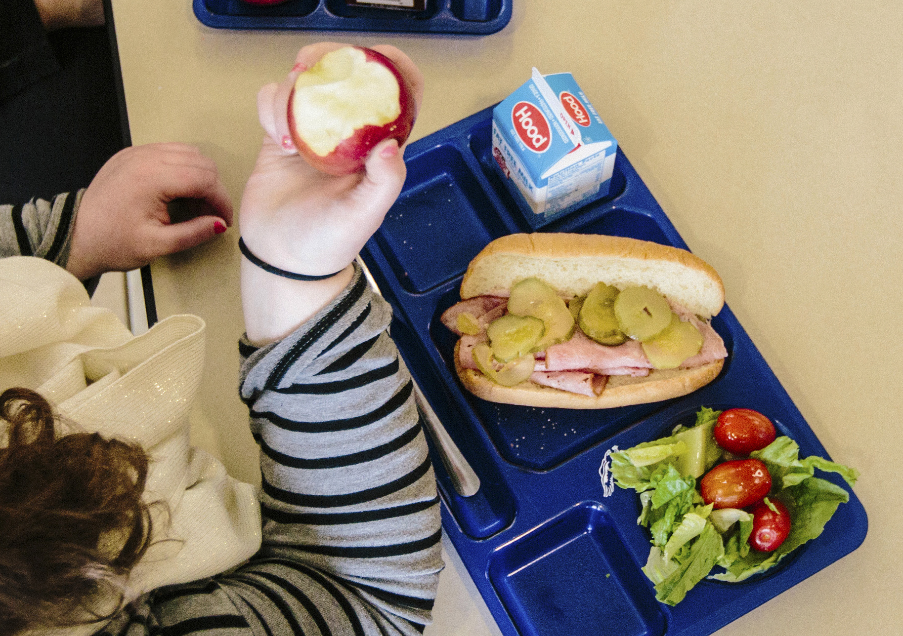 PHOTO: A student bites into an macintosh apple at Westbrook Middle School in Westrbook, M.E., on April 9, 2015. 