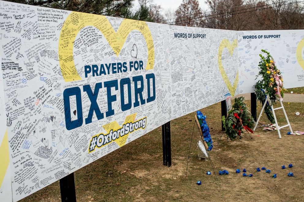 PHOTO: Handwritten messages are left at a memorial site outside Oxford High School after a deadly school shooting, in Oxford, Mich., Dec. 7, 2021.