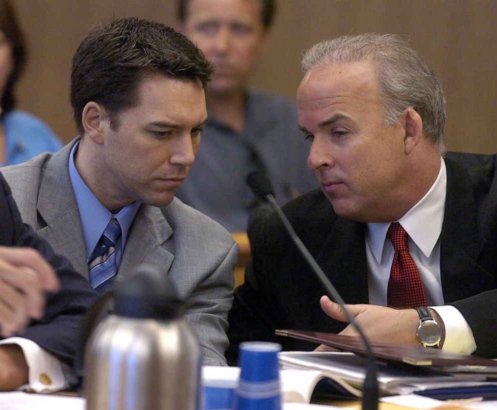PHOTO: Defendant Scott Peterson and defense attorney Pat Harris confer during Peterson's murder trial in Redwood City, Calif., July 29, 2004.