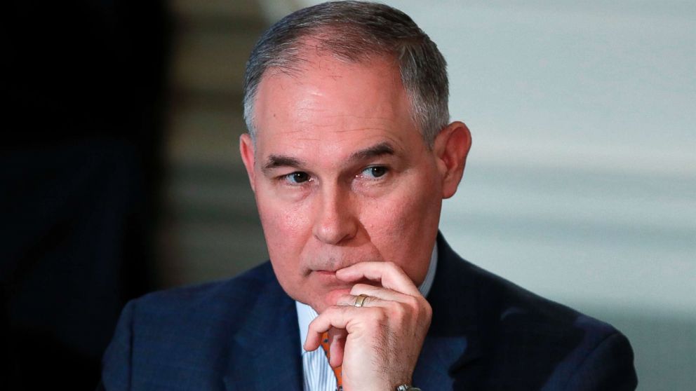 Epa memo claims 'lashing out from passengers’ prompted pruitt's first-class flights