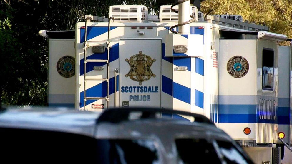 PHOTO: Law enforcement officers investigate a crime scene in Scottsdale, Ariz.