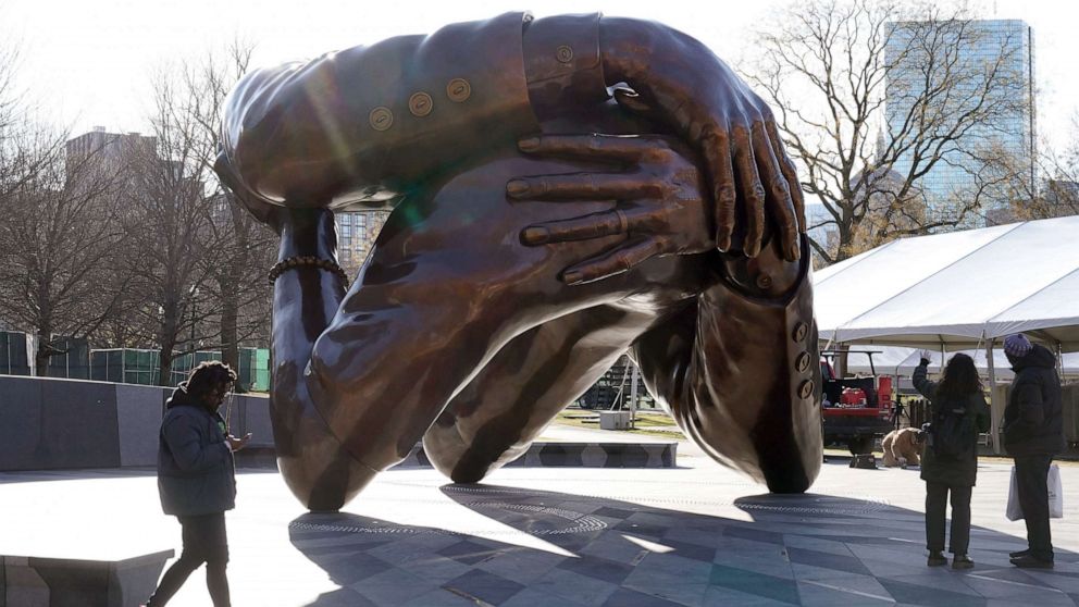 Sculpture commemorates Rev. Martin Luther King Jr. and Coretta Scott