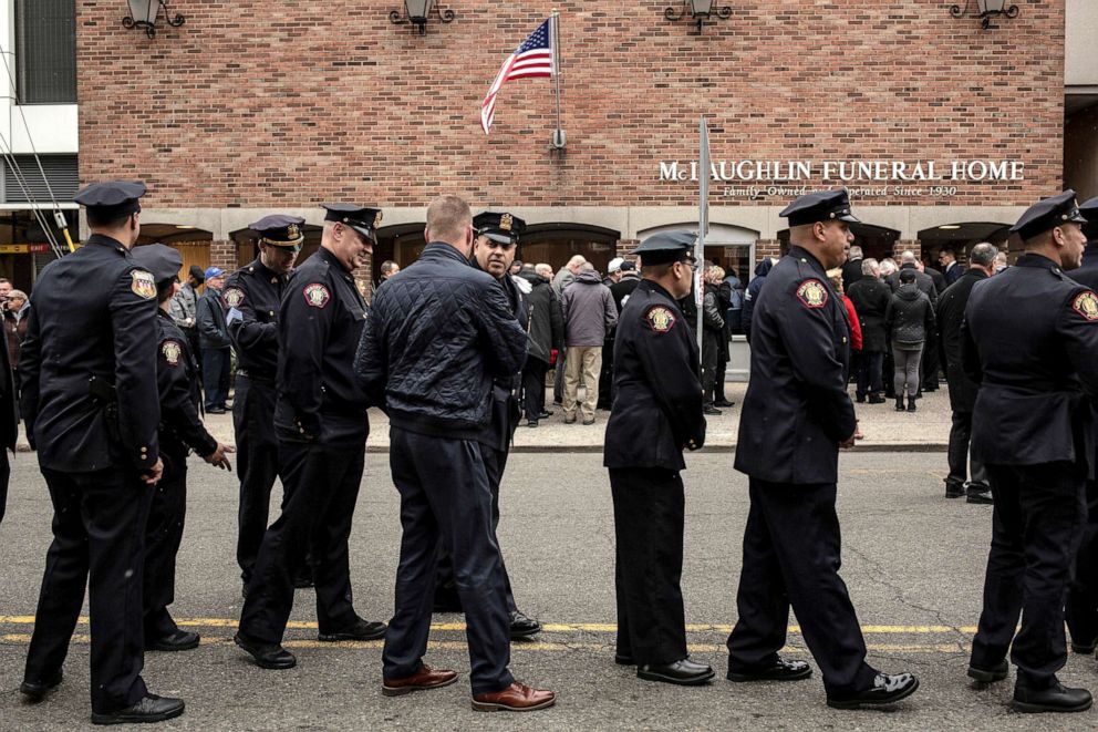 PHOTO: Mourners line up to enter McLaughlin Funeral Home in Jersey City, N.J., for the wake for Detective Joseph Seals, Dec. 16, 2019.
