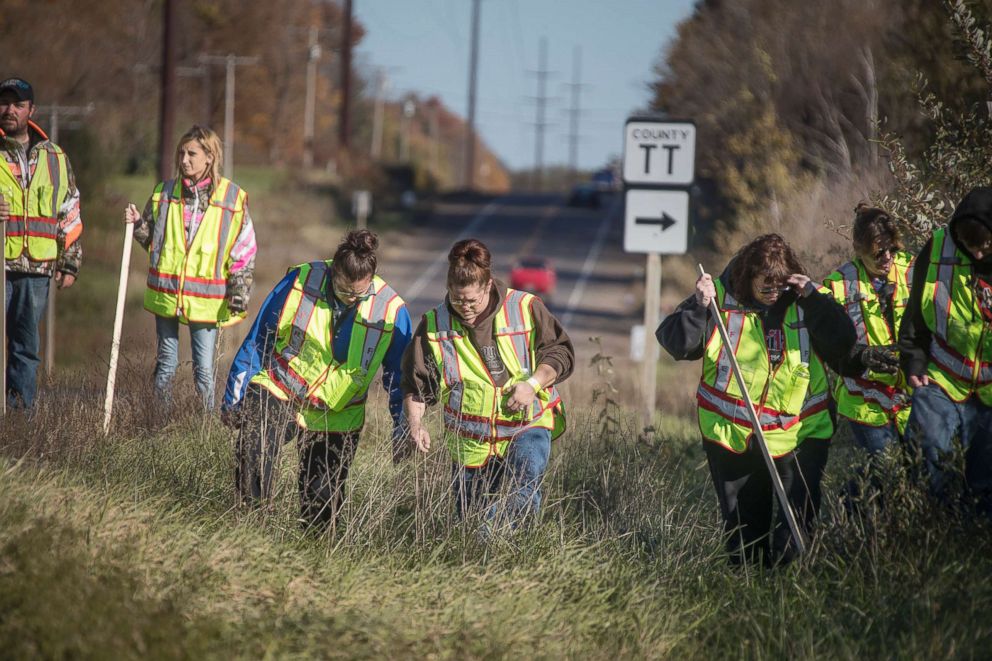 PHOTO: A group of volunteers search the area along Highway 8, Oct. 18, 2018, in Barron, Wis., near the home where 13-year-old Jayme Closs lived with her parents.