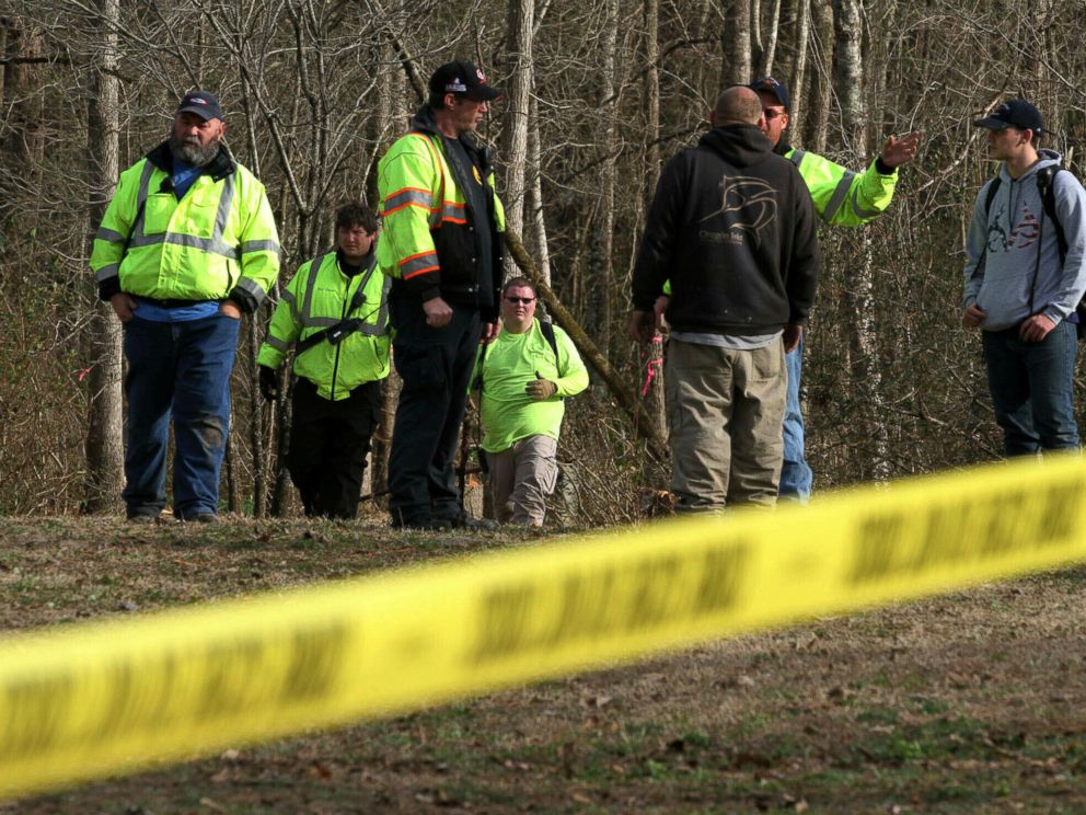PHOTO: Search teams look for missing 3-year-old Casey Lynn Hathaway in thickets and wooded areas off of Toler Road and Aurora Road near Cayton, N.C., Jan. 23, 2019.