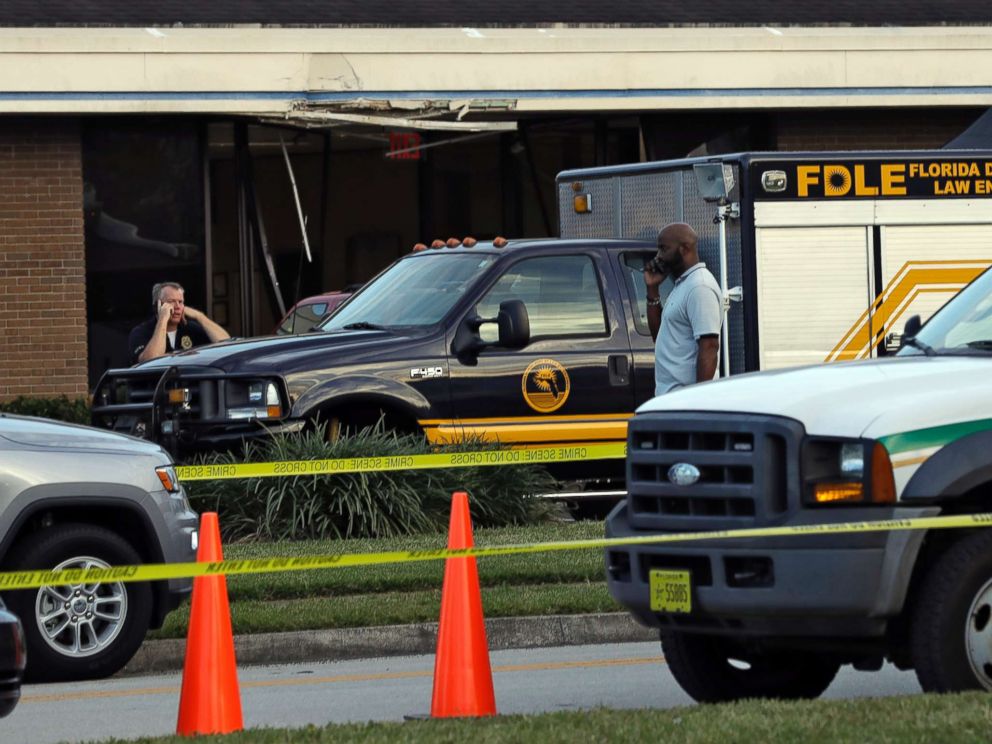 PHOTO: Law enforcement officers stand near a Florida Department of Law Enforcement vehicle that is parked in front of SunTrust Bank branch, Jan. 23, 2019, in Sebring, Fla.