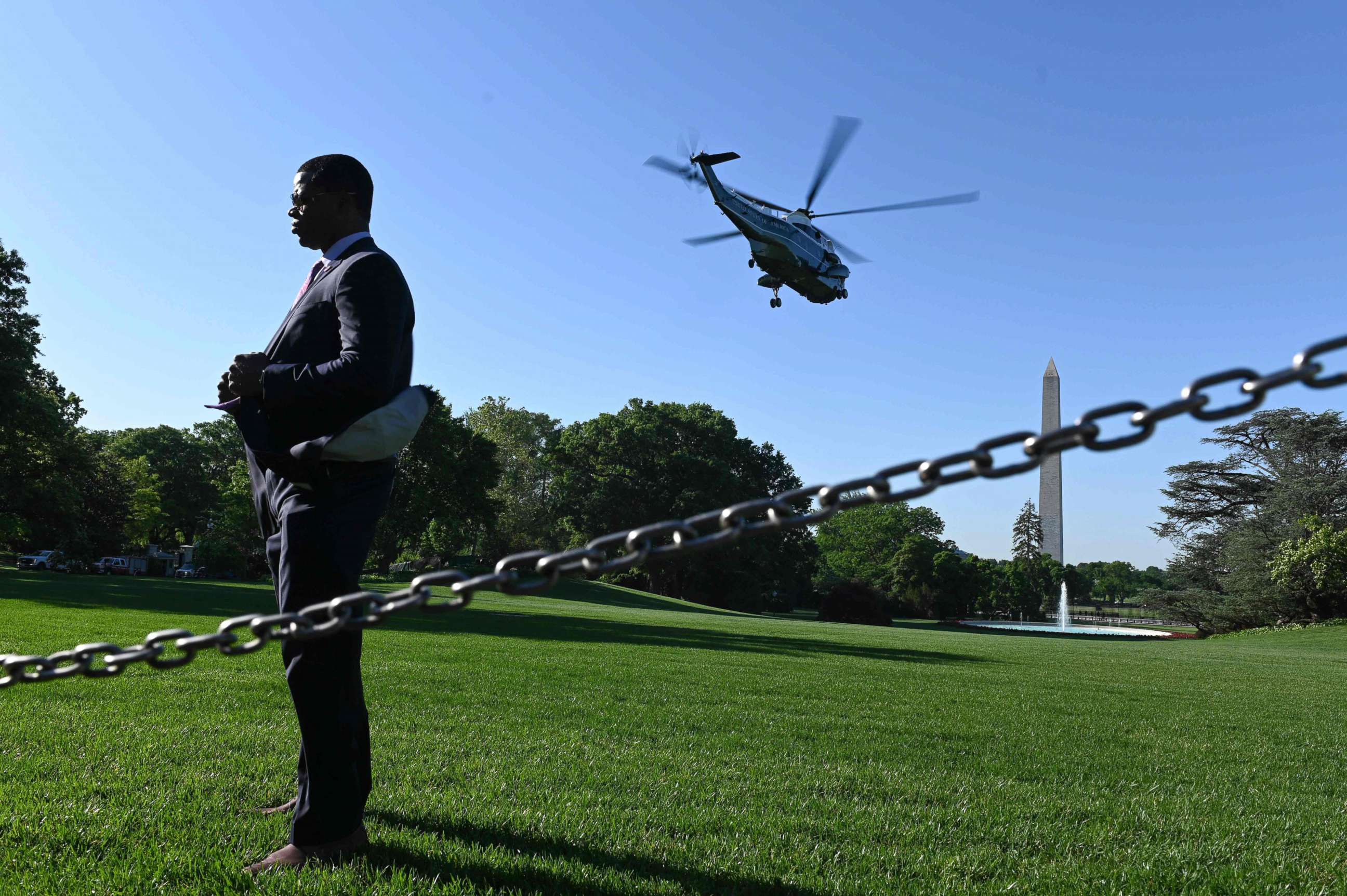 PHOTO: A US Secret Service agent keeps watch as the US President Joe Biden and First Lady Jill Biden leave the White House aboard Marine One on May 17, 2022.