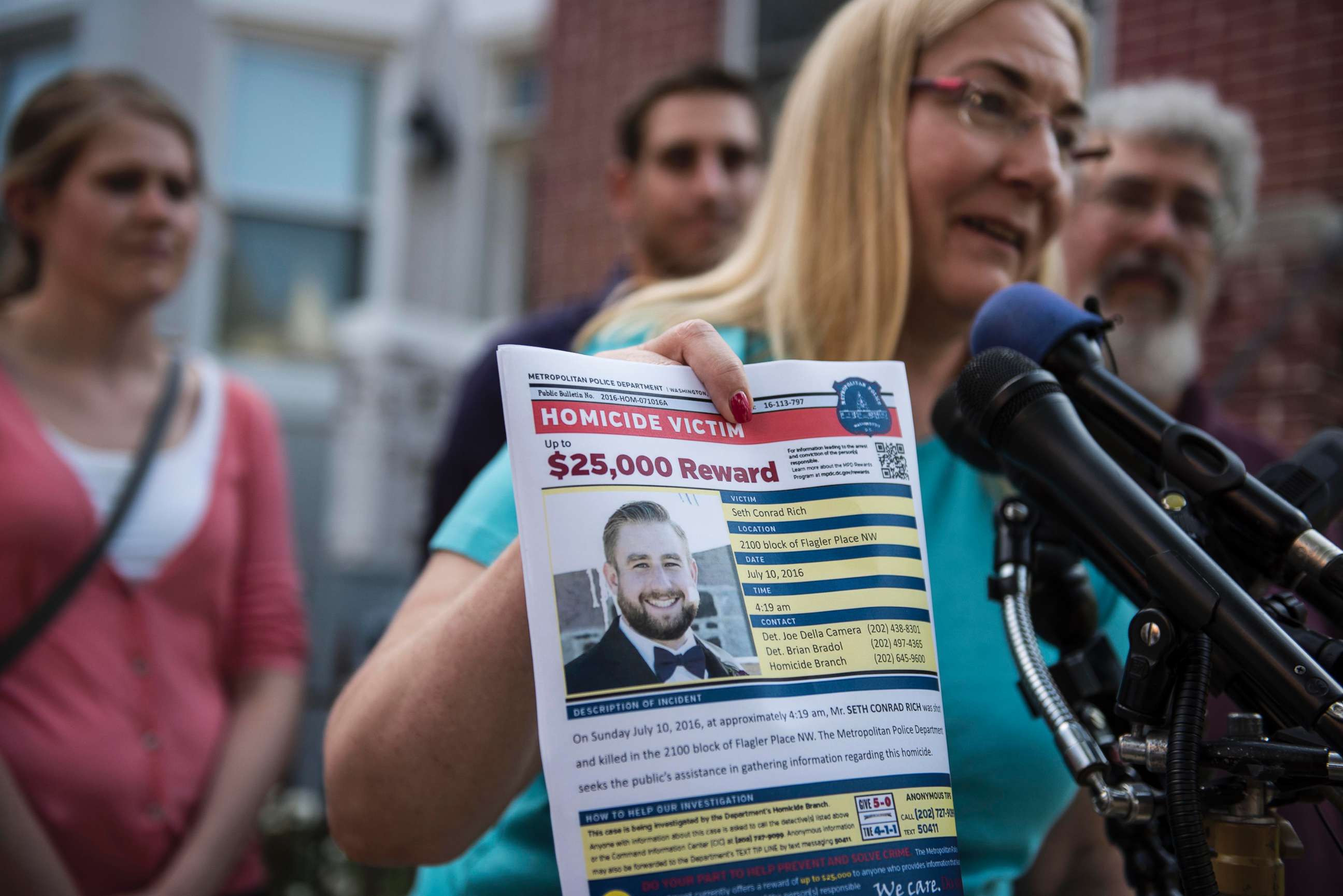 PHOTO: Mary Rich, the mother of slain DNC staffer Seth Rich, gives a press conference in Bloomingdale, Washington D.C., on Aug. 1, 2016.  