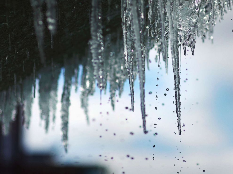 PHOTO: Icicles hang from the fountain at Town Center in Virginia Beach, Va., Dec. 28, 2017.