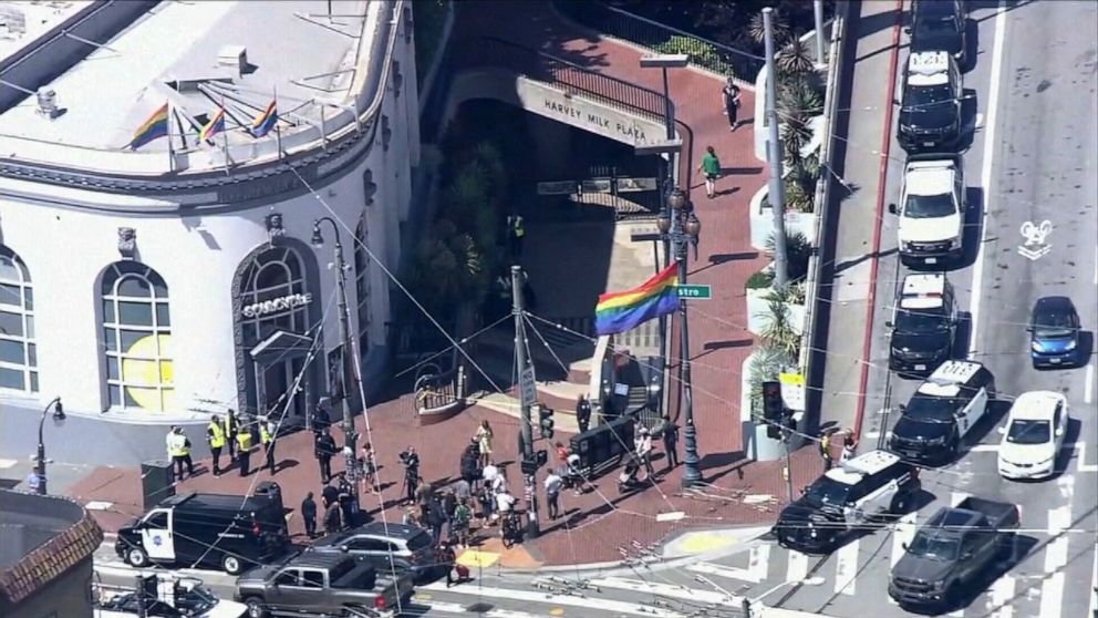 Gunman at large after shooting 2 people 1 fatally on San Francisco train – ABC News