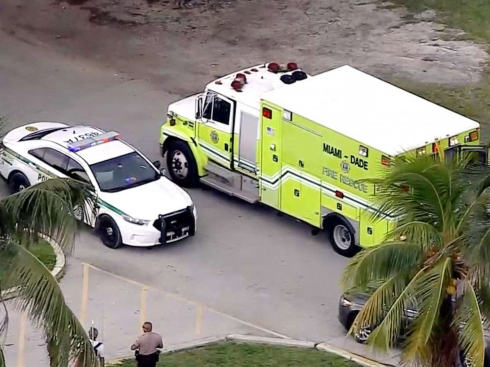 FOTO: Las autoridades responden a la escena de un ataque de tiburón reportado en Miami.